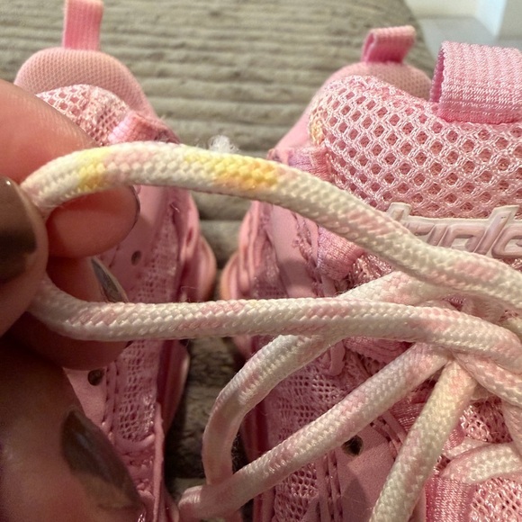 Balenciaga Triple S Kids Sneakers – Pink
Size: EU 27 / US 10 - Picture 3 of 12